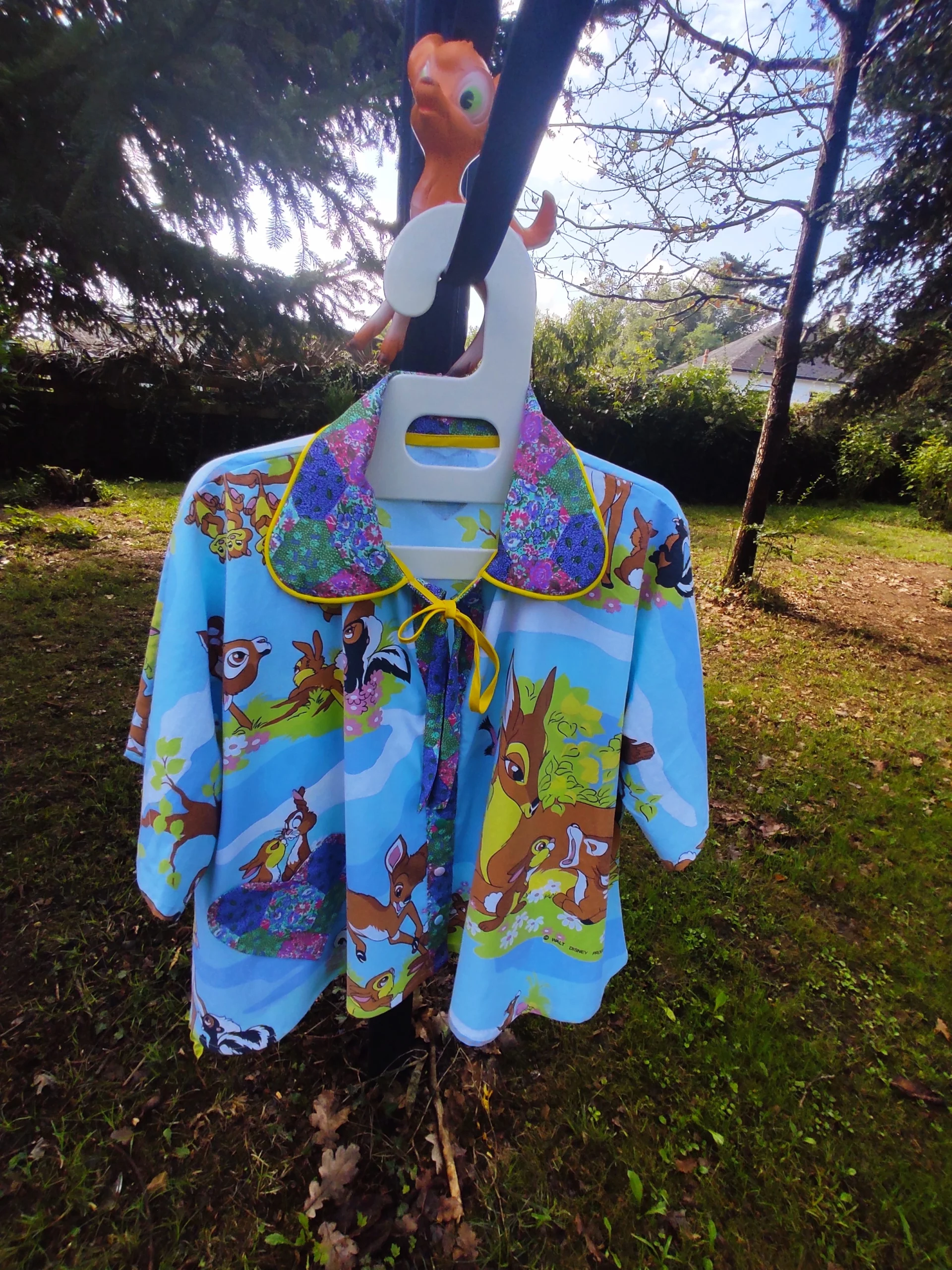 chemise upcyclée en coton vintage aux motifs féeriques 🦌🐿️🌳 chemise upcyclée en coton vintage aux motifs féeriques 🦌🐿️🌳