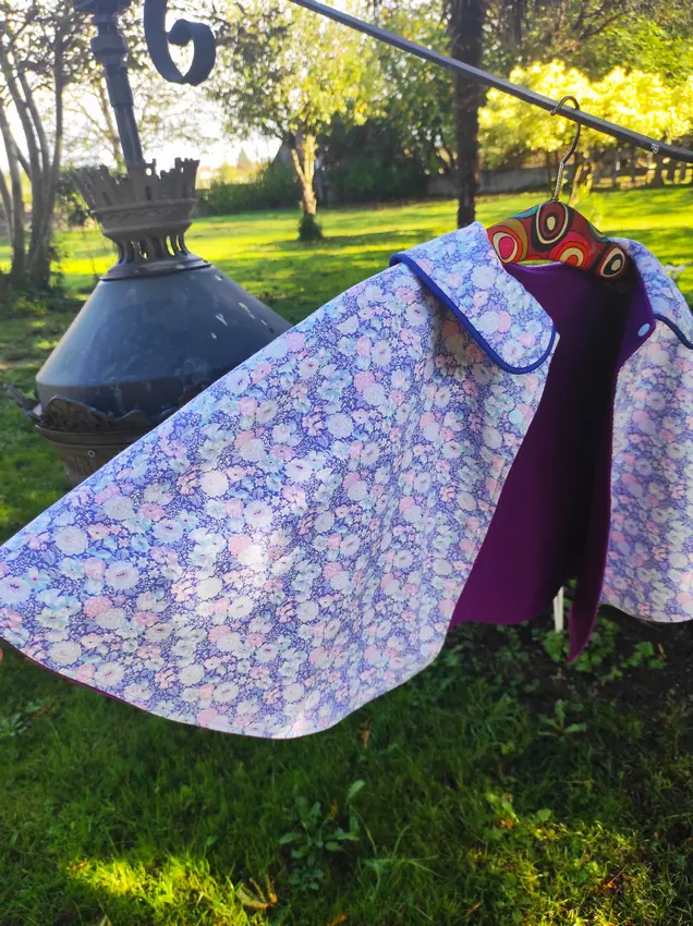 🌸 cape d’épaules réversible en polaire et tissu vintage fleuri 🌸 cape d’épaules réversible en polaire et tissu vintage fleuri