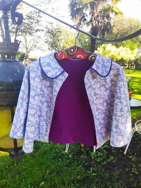 🌸 cape d’épaules réversible en polaire et tissu vintage fleuri 🌸 cape d’épaules réversible en polaire et tissu vintage fleuri