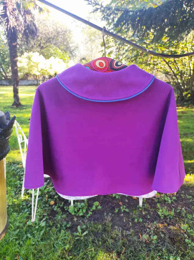 🌸 cape d’épaules réversible en polaire et tissu vintage fleuri 🌸 cape d’épaules réversible en polaire et tissu vintage fleuri