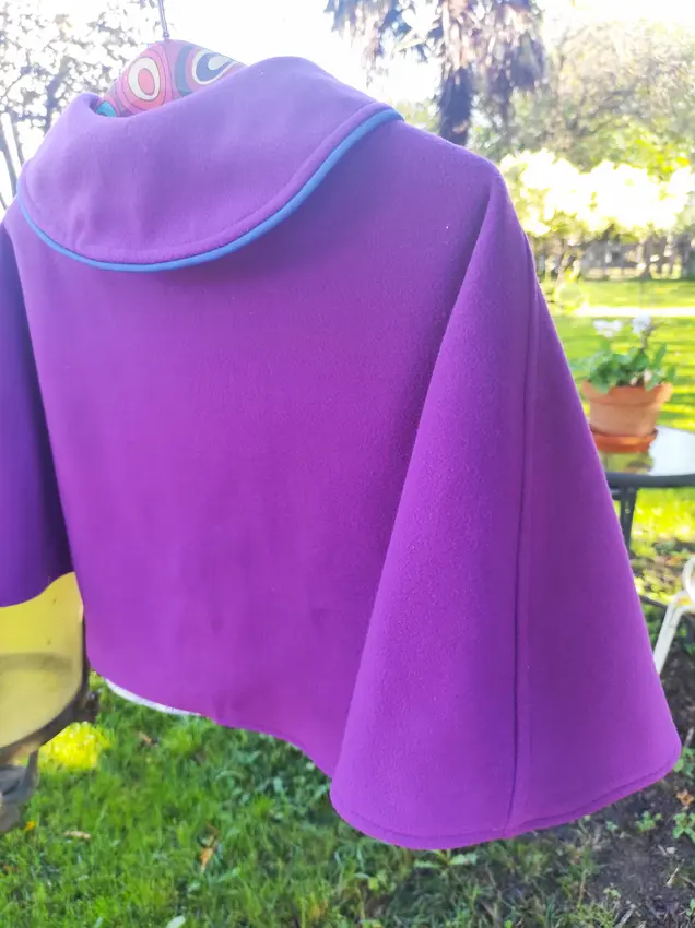 🌸 cape d’épaules réversible en polaire et tissu vintage fleuri 🌸 cape d’épaules réversible en polaire et tissu vintage fleuri