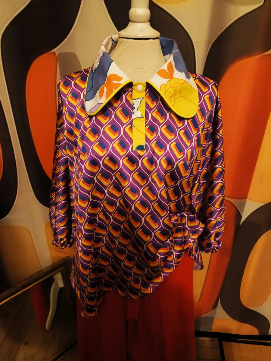 blouse vintage upcyclée : un pétillant voyage dans les années 70 blouse vintage upcyclée : un pétillant voyage dans les années 70